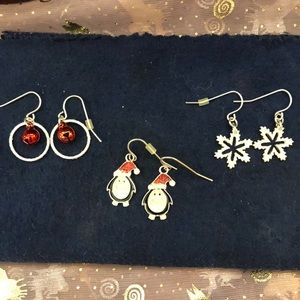Lot of 3 Christmas earrings! 🐧❄️